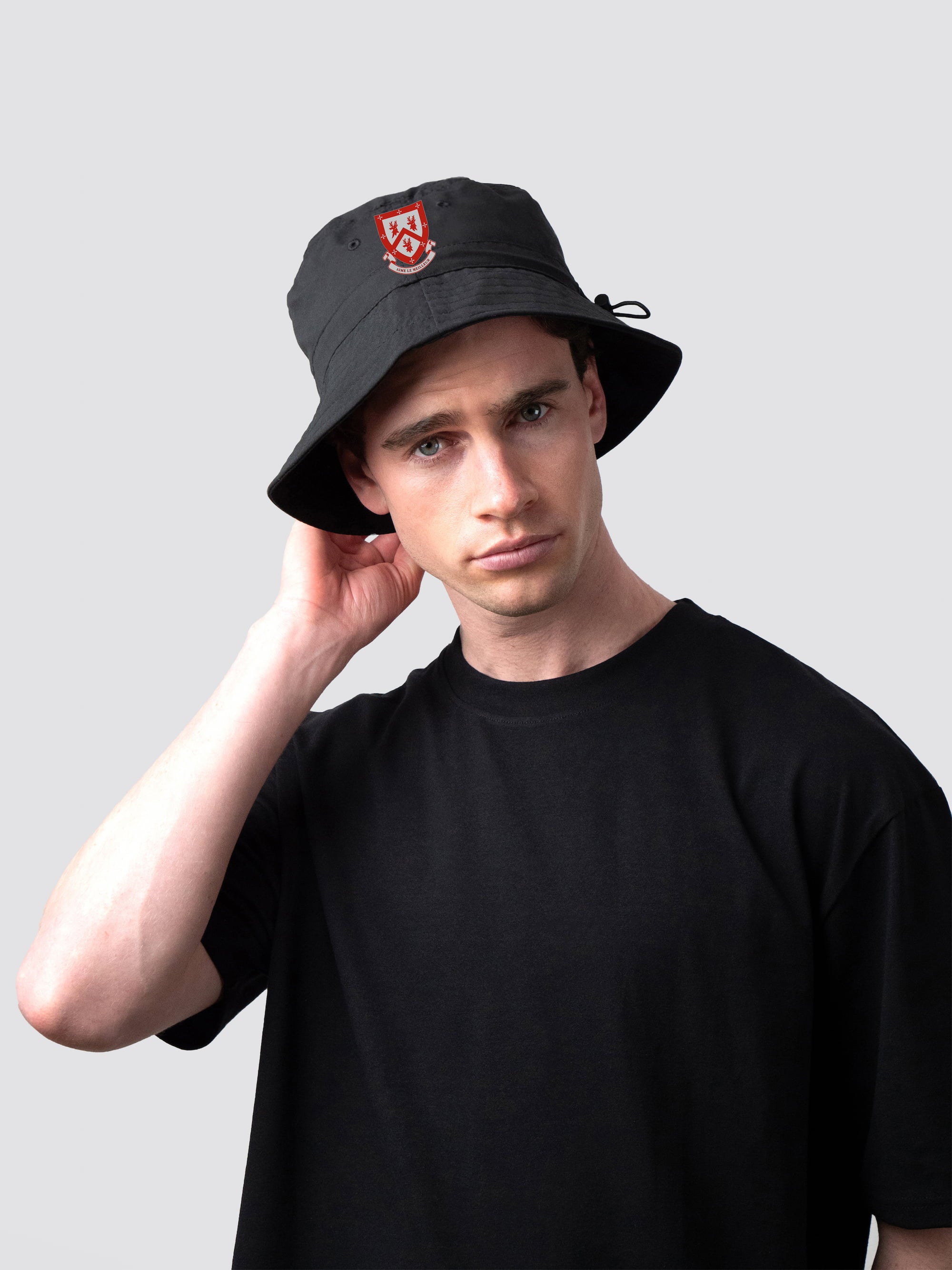Black bucket hat, with embroidered Collingwood College crest